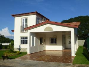 Adquiere  una hermosa vivienda situada en la Villa de los Santos en Chitré